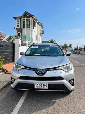 Toyota RAV4 XLE 4dr SUV AWD (2.5L 4cyl 6A) 2018 Silver