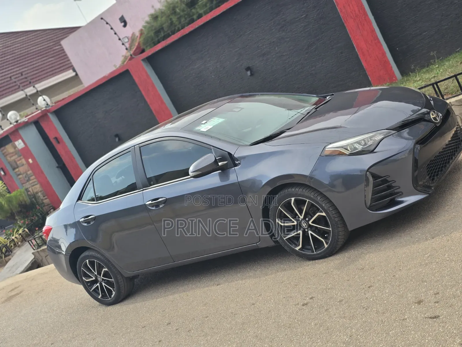 Toyota Corolla SE (1.8L 4cyl 2A) 2018 Gray