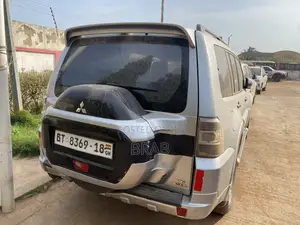Mitsubishi Pajero 2018 Silver
