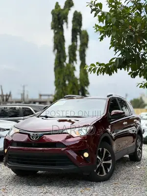 Toyota RAV4 XLE 4dr SUV (2.5L 4cyl 6A) 2018 Red