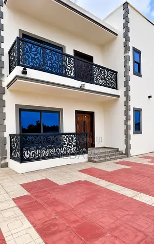 4 Bedroom House -Tema Comm 25