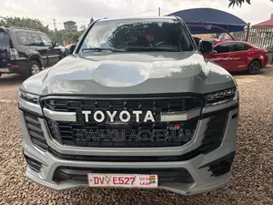 Toyota Land Cruiser 4.0 V6 GX-R 2015 Green