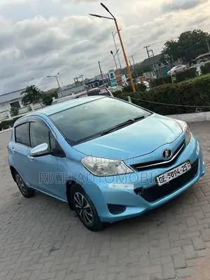 Toyota Vitz 1.3 FWD 3dr 2012 Blue