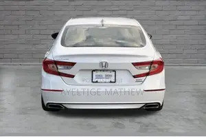 Honda Accord Sport (2.0L 4cyl Turbo 10A) 2019 White