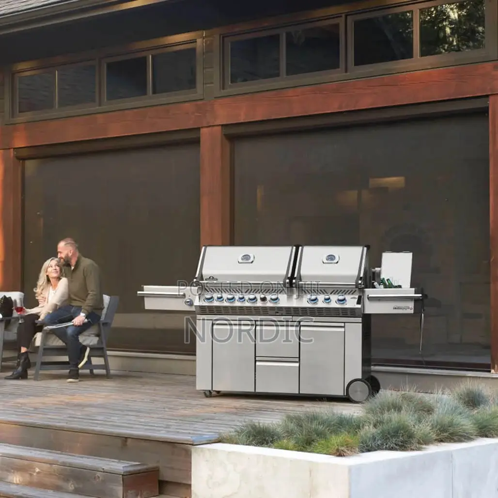 Napoleon Prestige Pro 825 Stainless Steel 10-Burner Gas BBQ