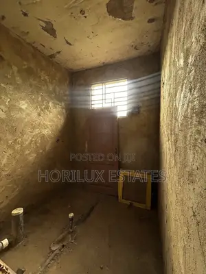 6bdrm House in Kwabenya Acp Frank for sale