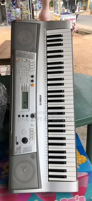 Yamaha PSR-E313 Keyboard