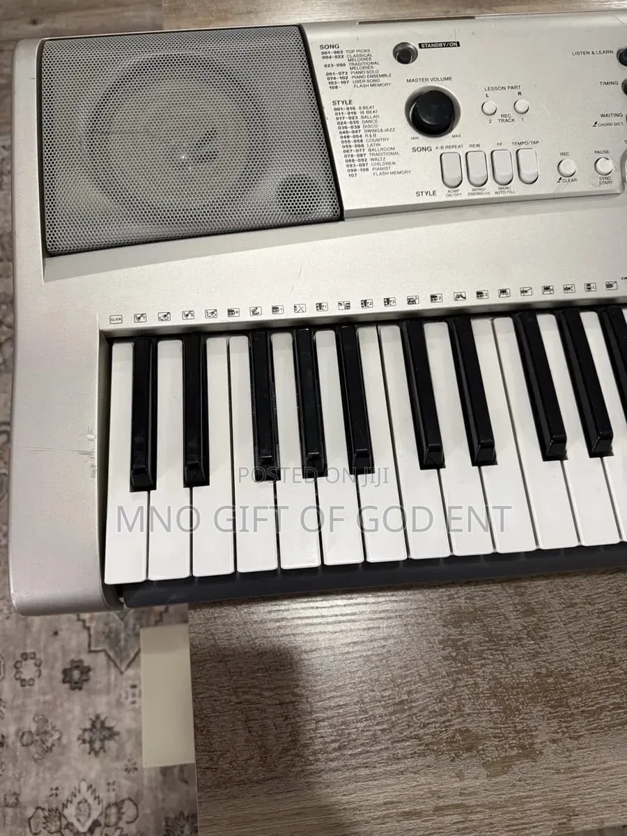 Yamaha Portatone PSR-E313 Portable 61-Key MIDI Electronic & Power Cord