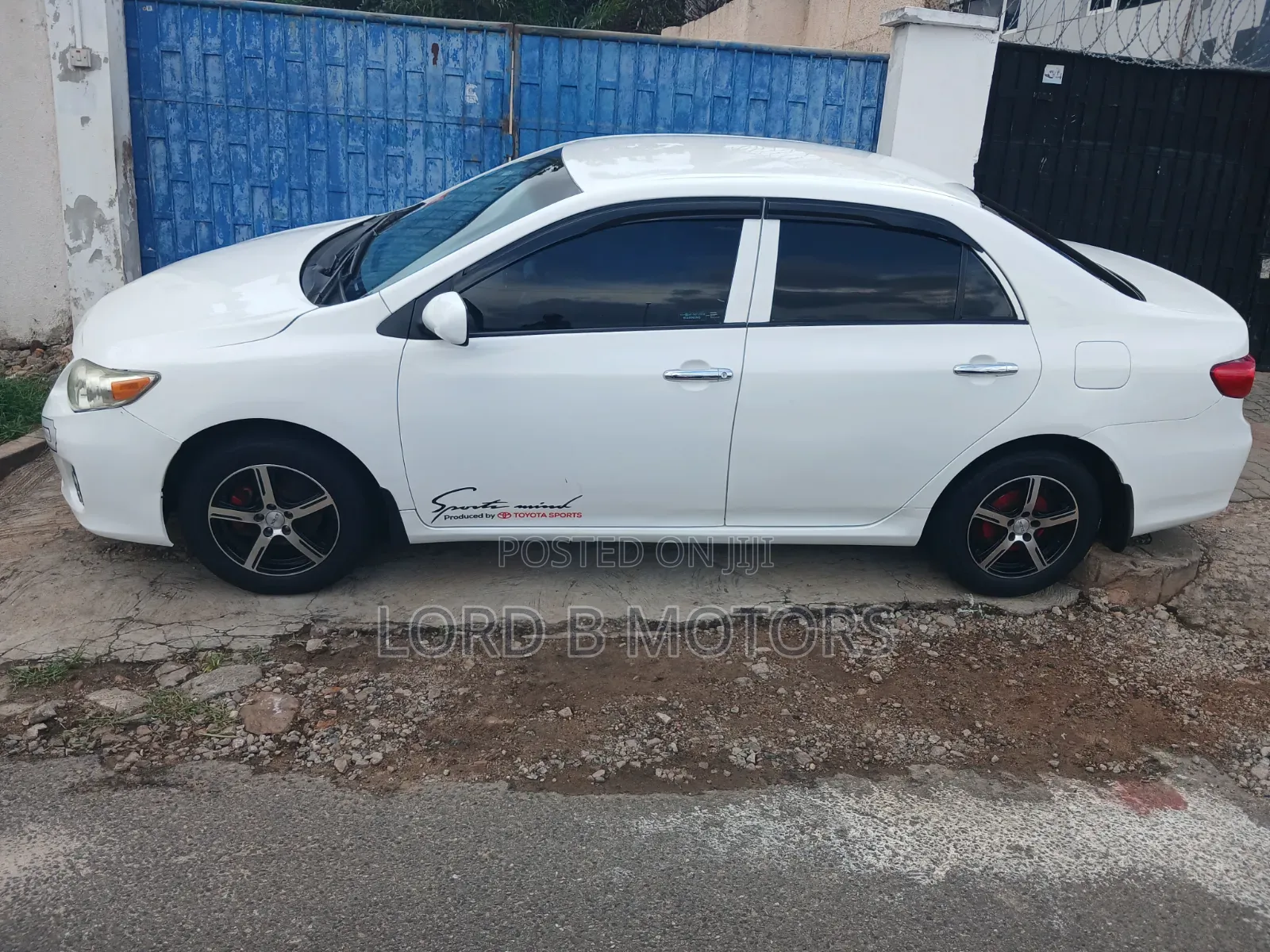 Toyota Corolla L 4dr Sedan (1.8L 4cyl 5M) 2013 White