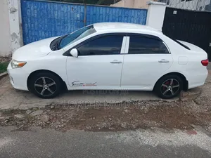 Toyota Corolla L 4dr Sedan (1.8L 4cyl 5M) 2013 White