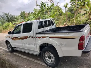 Toyota Hilux 2014 White