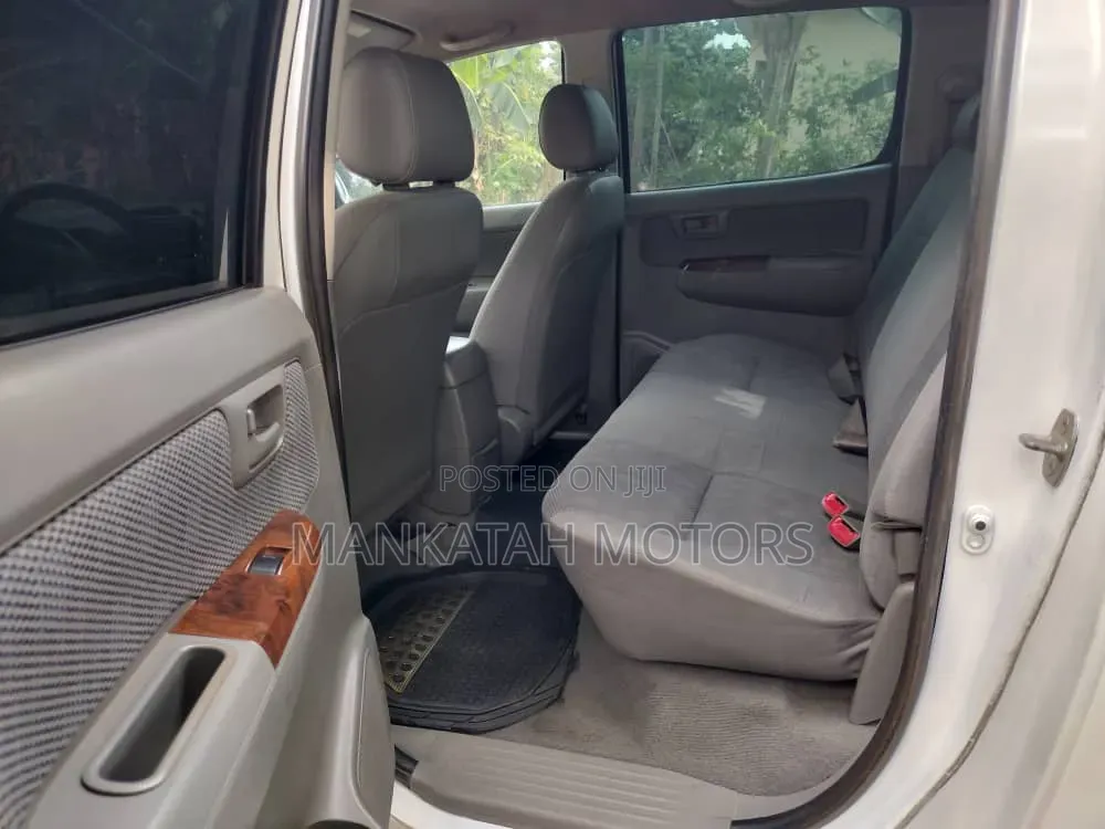 Toyota Hilux 2014 White