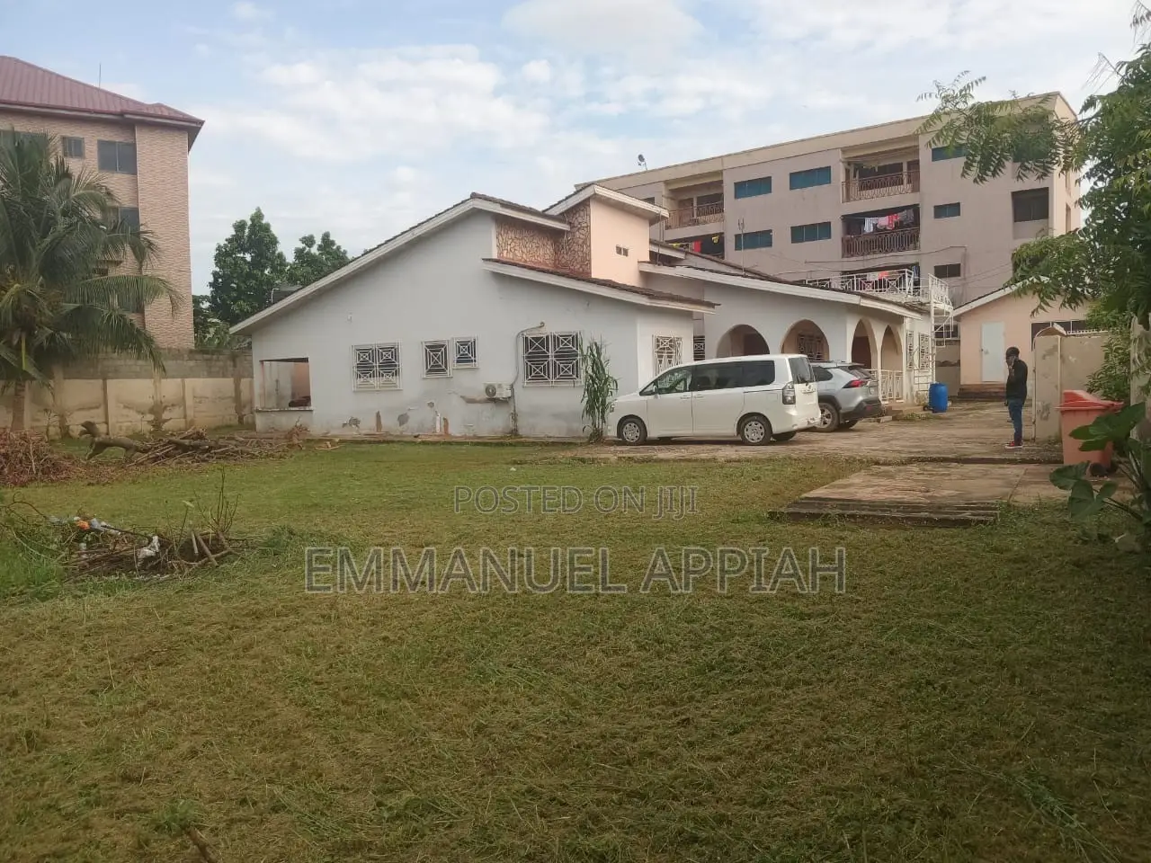 5bdrm House in Chattan Lapaz, Accra Metropolitan for sale