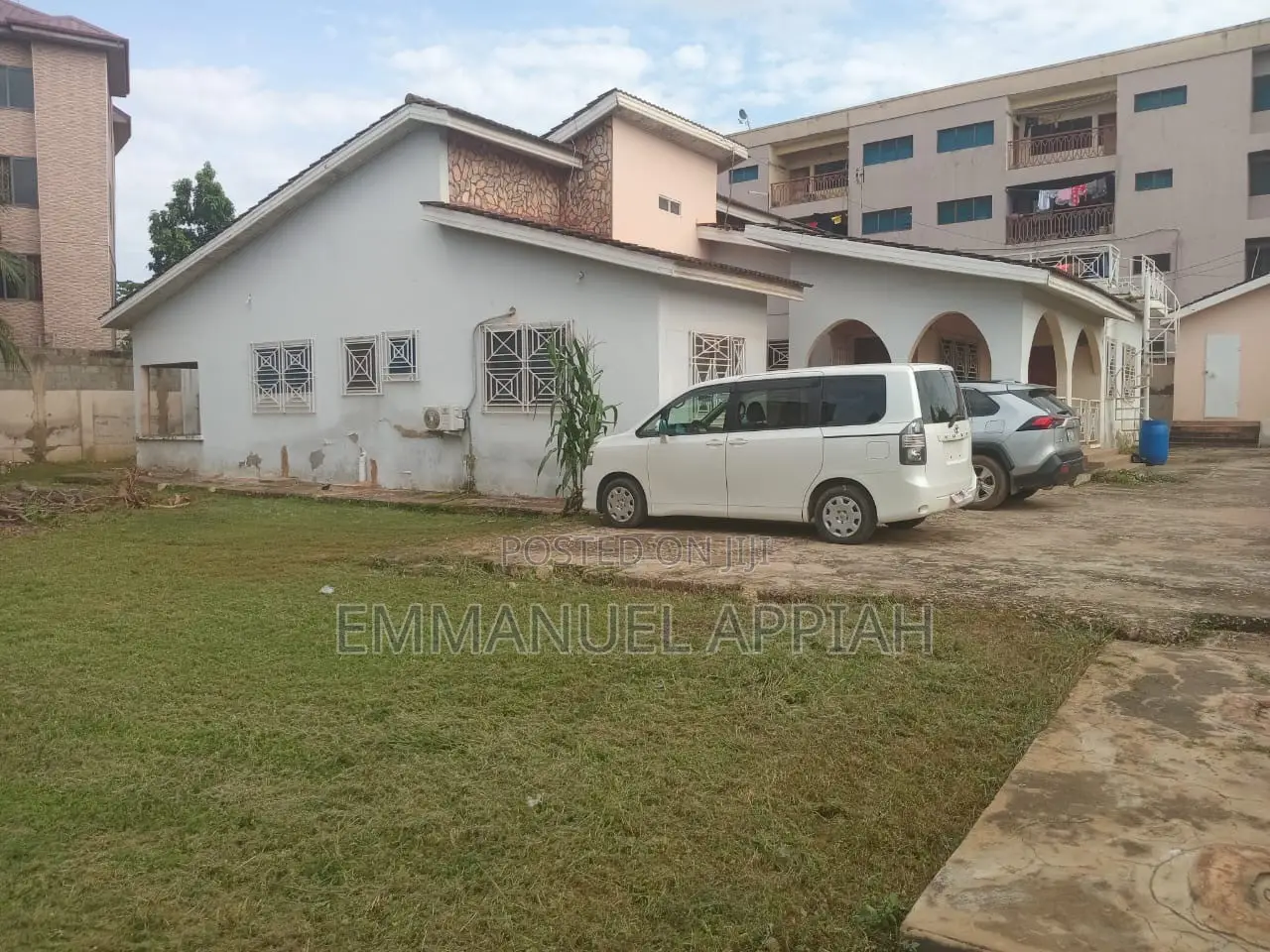 5bdrm House in Chattan Lapaz, Accra Metropolitan for sale