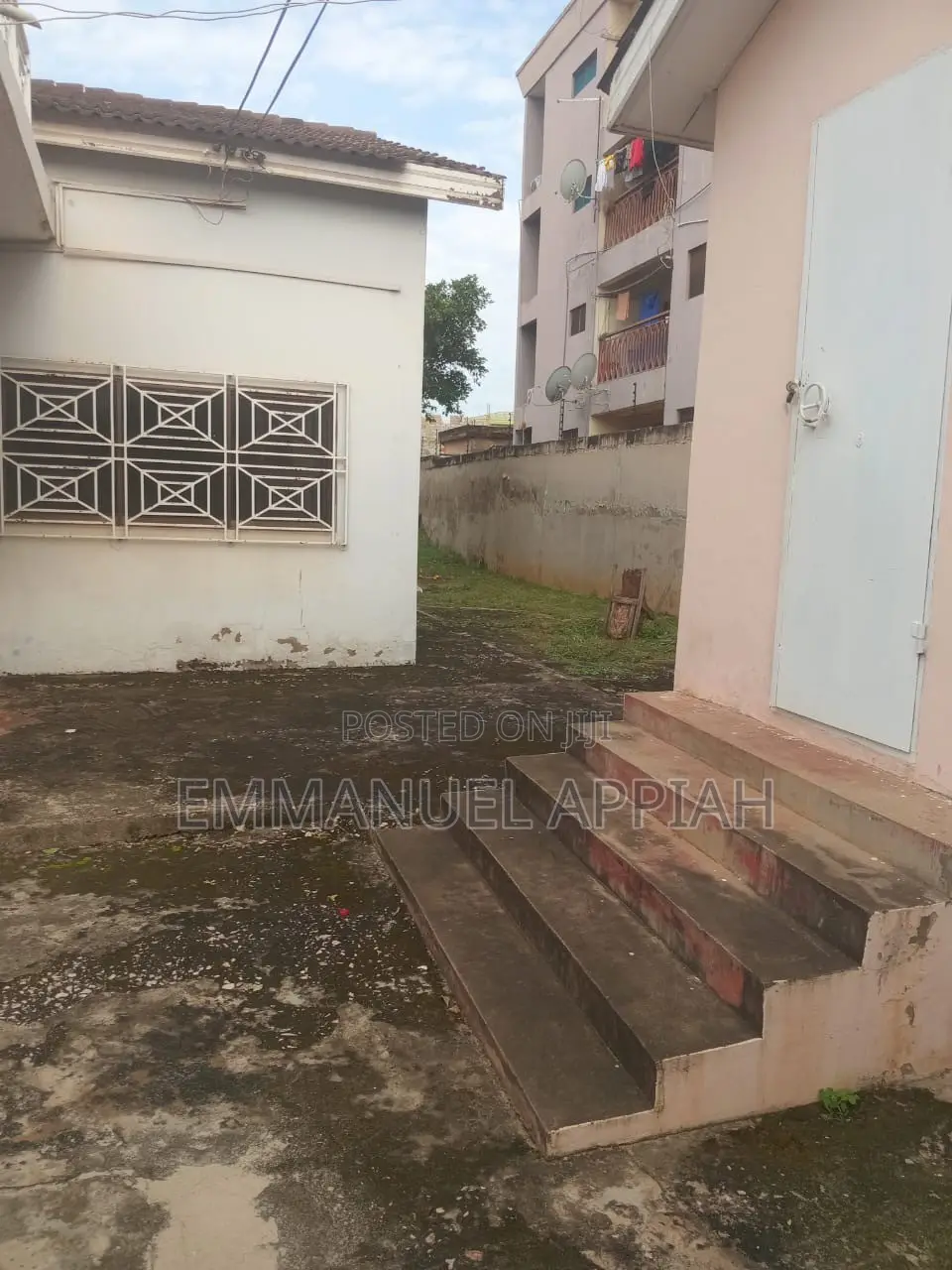 5bdrm House in Chattan Lapaz, Accra Metropolitan for sale