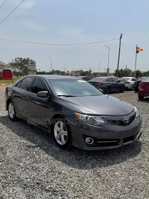 Toyota Camry SE 4dr Sedan (2.5L 4cyl 6A) 2014 Gray
