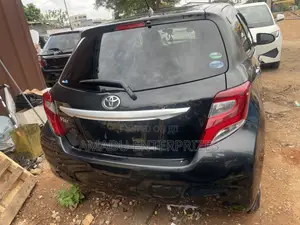 Toyota Vitz 1.3 AWD 5dr 2015 Black