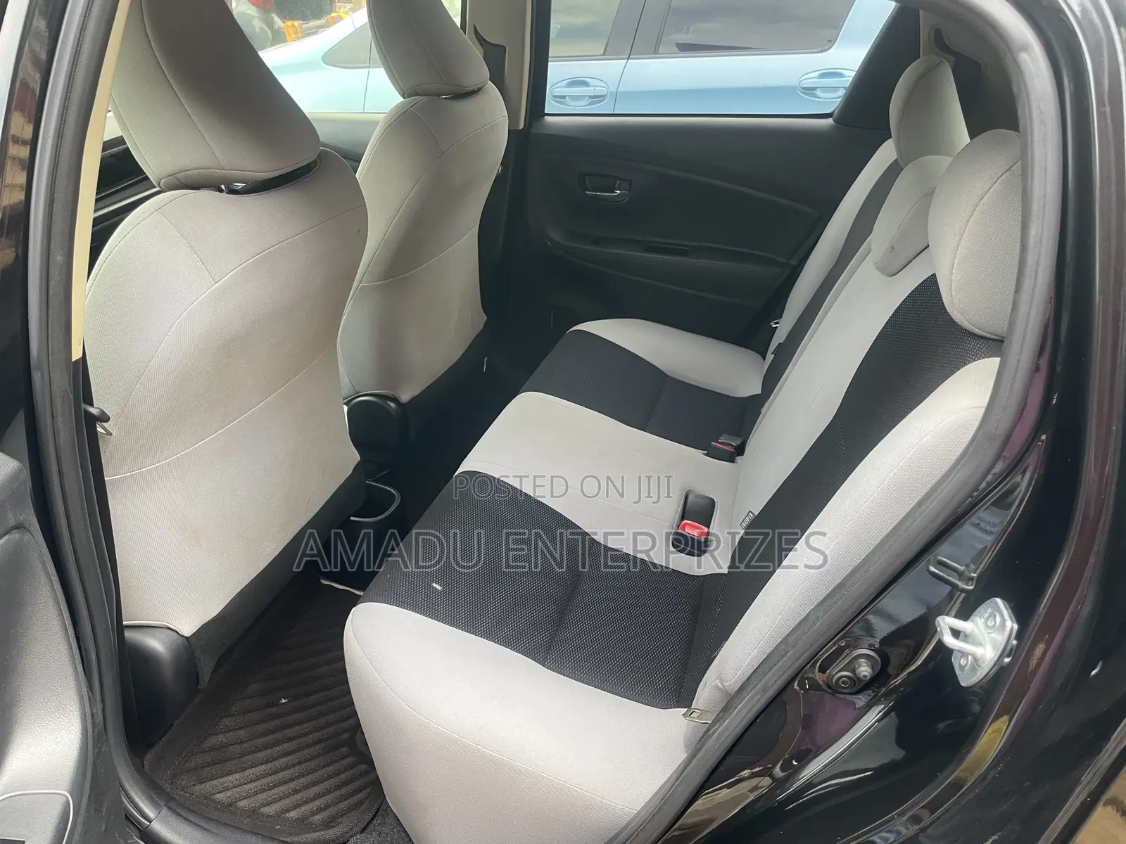 Toyota Vitz 1.3 AWD 5dr 2015 Black