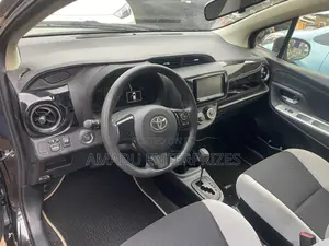 Toyota Vitz 1.3 AWD 5dr 2015 Black