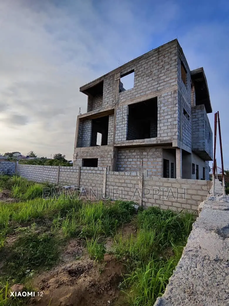 4bdrm House in Oyarifa Ghana Flag for sale
