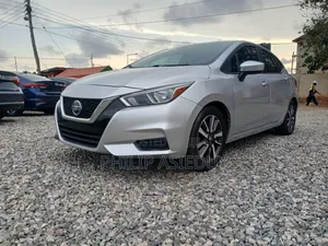 Nissan Versa SV 2022 Silver