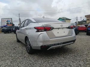 Nissan Versa SV 2022 Silver