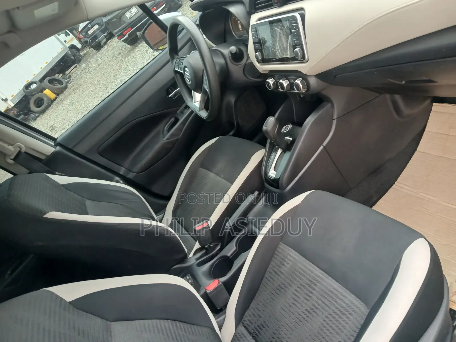 Nissan Versa SV 2022 Silver