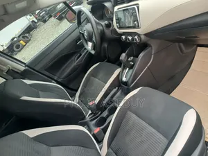 Nissan Versa SV 2022 Silver