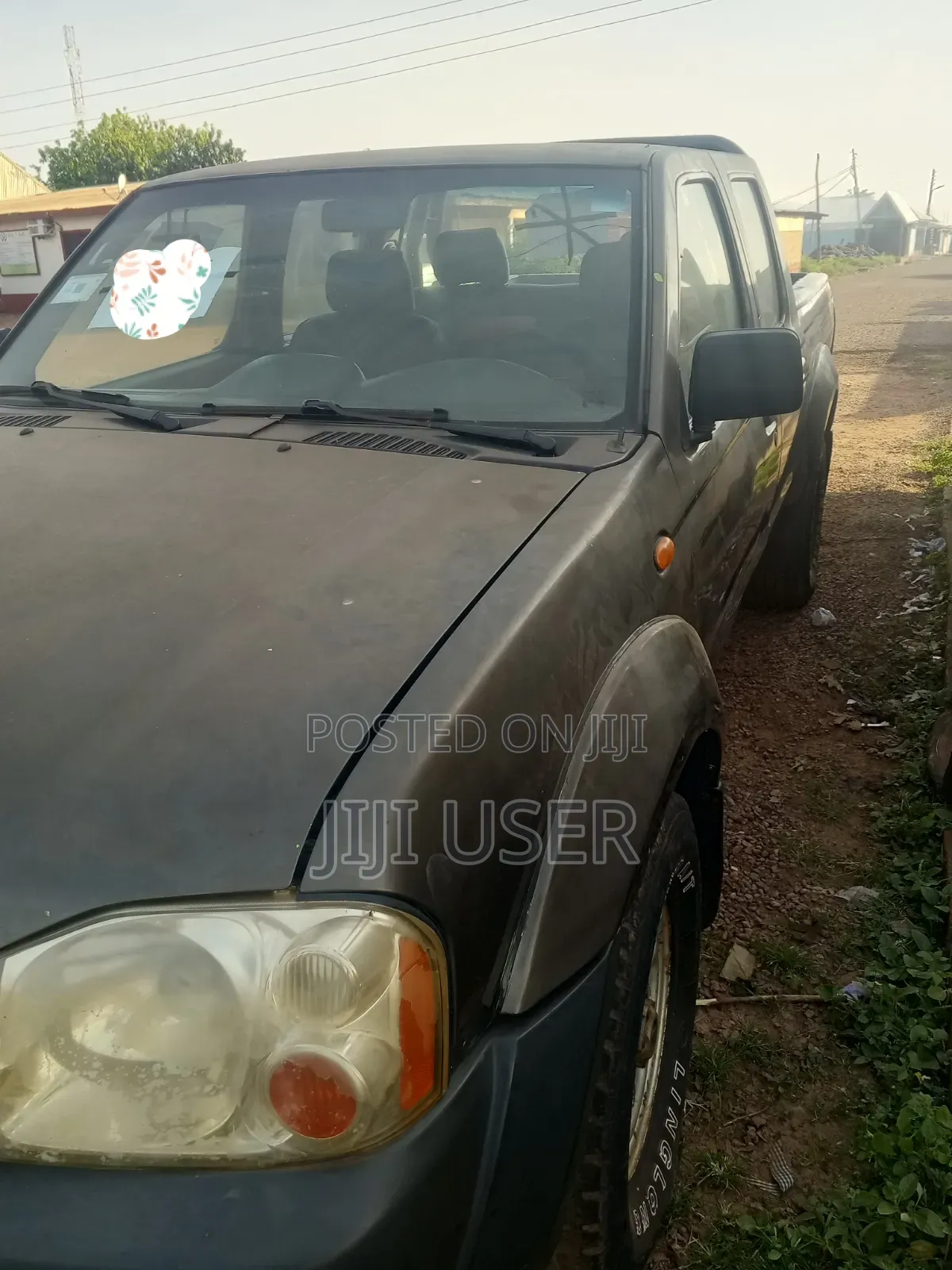 Nissan Hardbody 2011 Silver