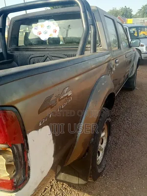 Nissan Hardbody 2011 Silver