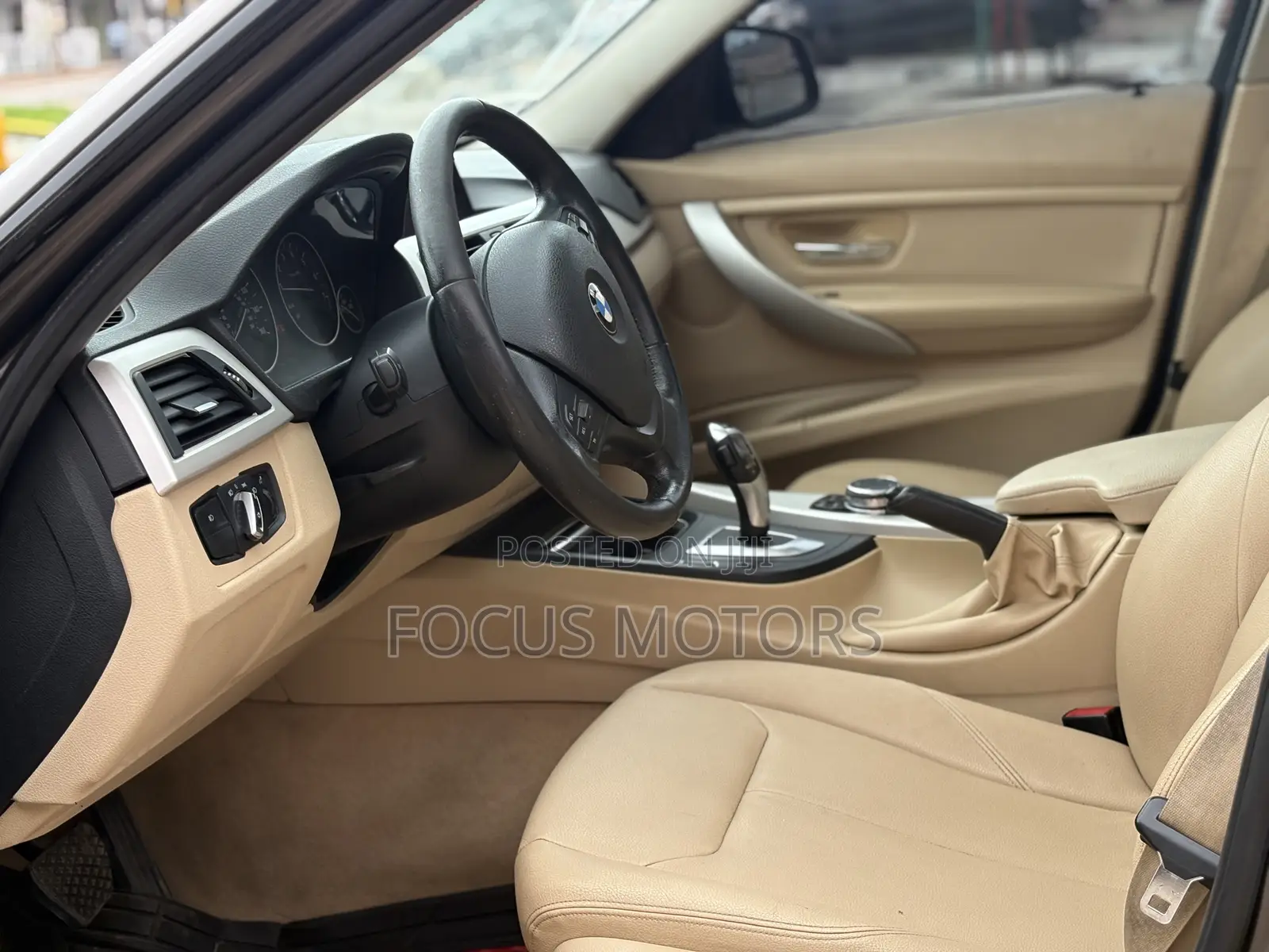 BMW 320i Sedan RWD 2015 Brown