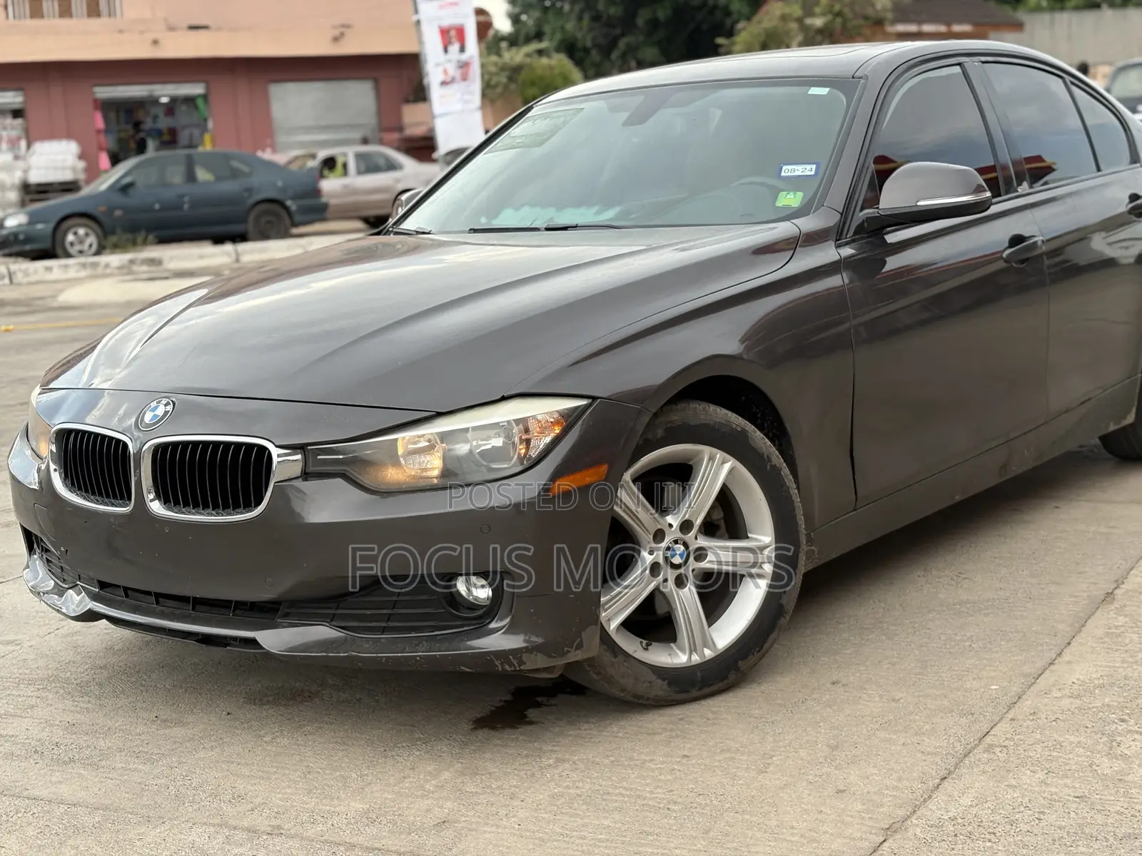BMW 320i Sedan RWD 2015 Brown