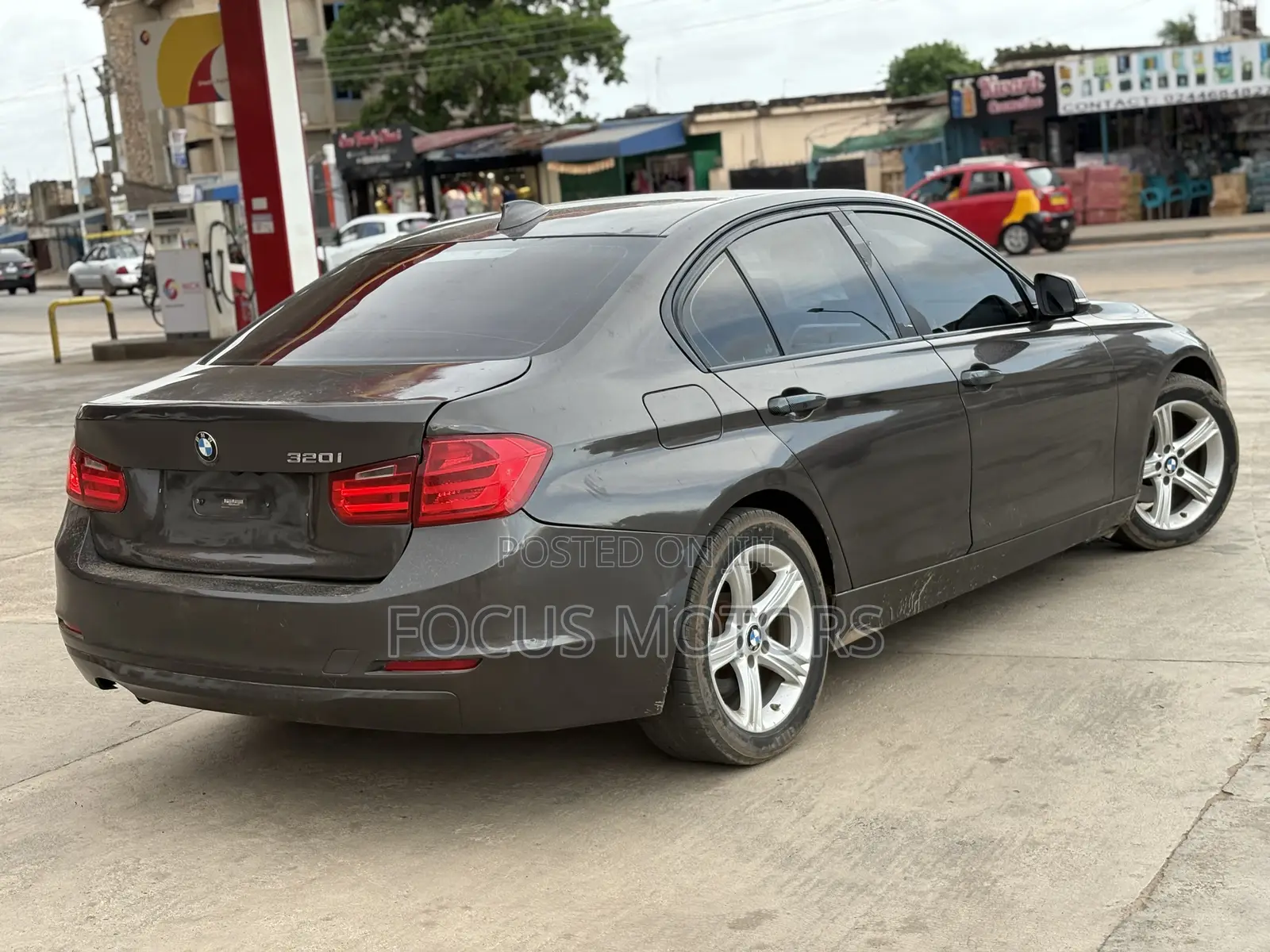 BMW 320i Sedan RWD 2015 Brown