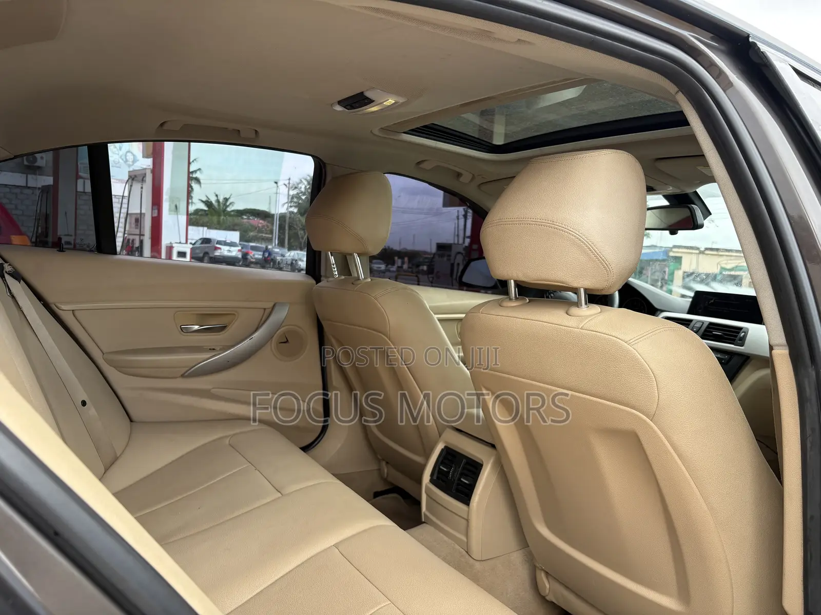 BMW 320i Sedan RWD 2015 Brown