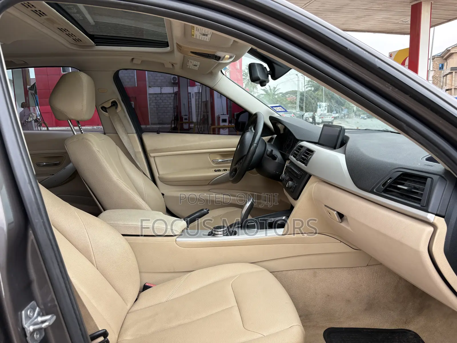 BMW 320i Sedan RWD 2015 Brown