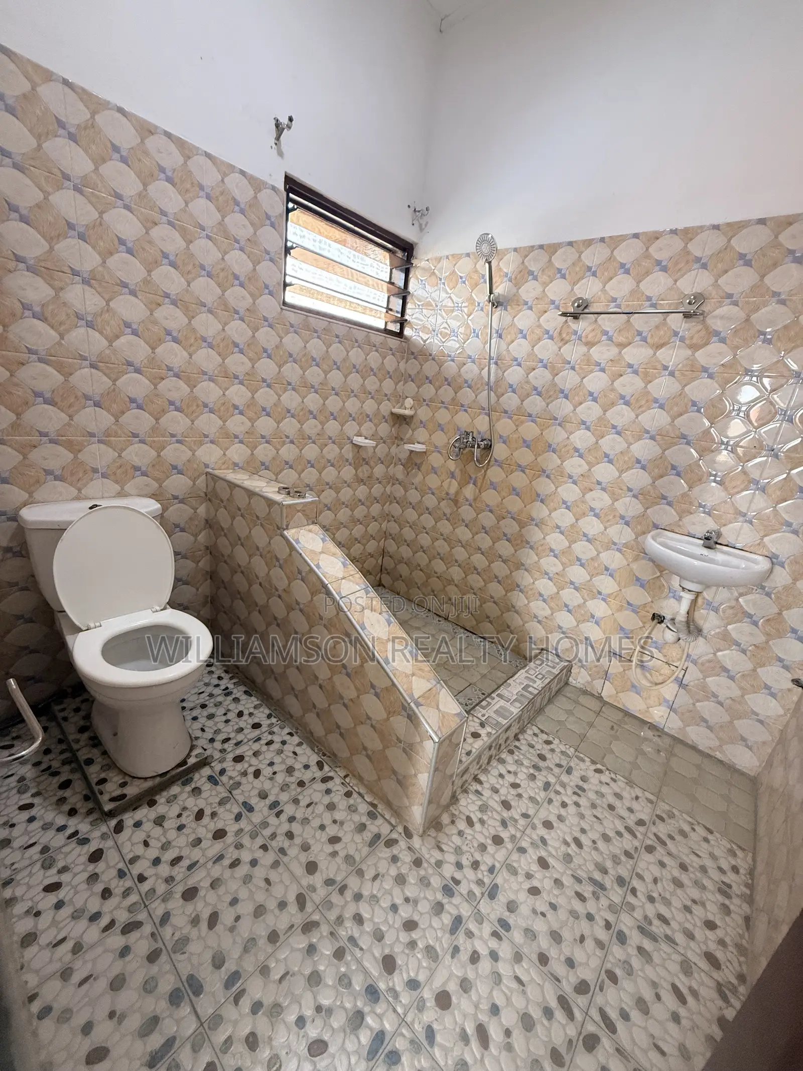 1bdrm Apartment in Community 18 Area, Spintex for rent