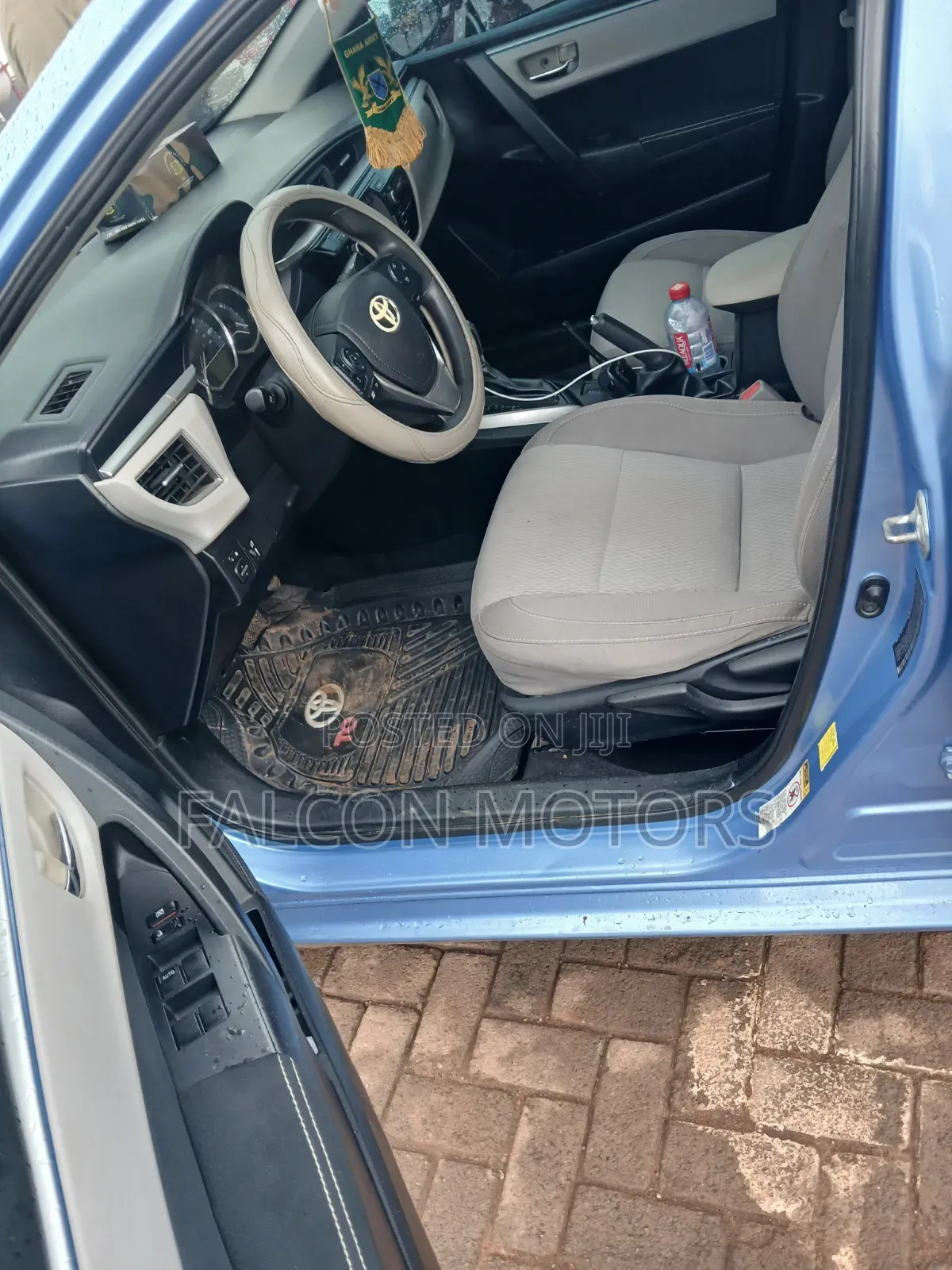 Toyota Corolla LE Premium 4dr Sedan (1.8L 4cyl CVT) 2015 Blue