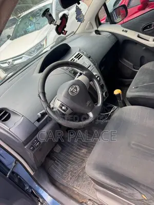 Toyota Yaris Base Hatchback 3dr 2010 Blue