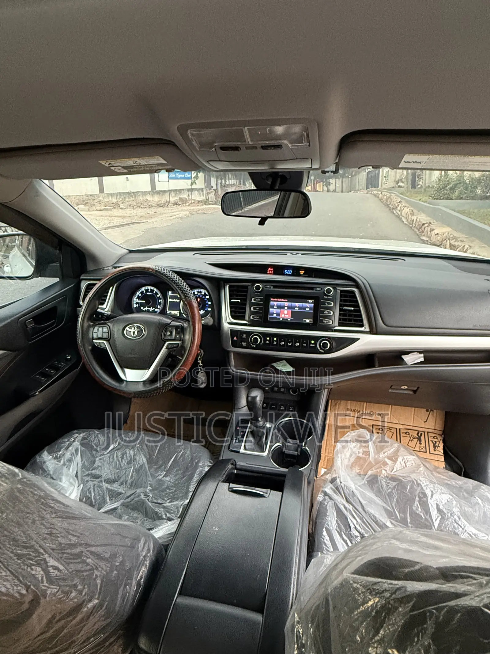 Toyota Highlander LE 4x4 V6 (3.5L 6cyl 8A) 2018 White