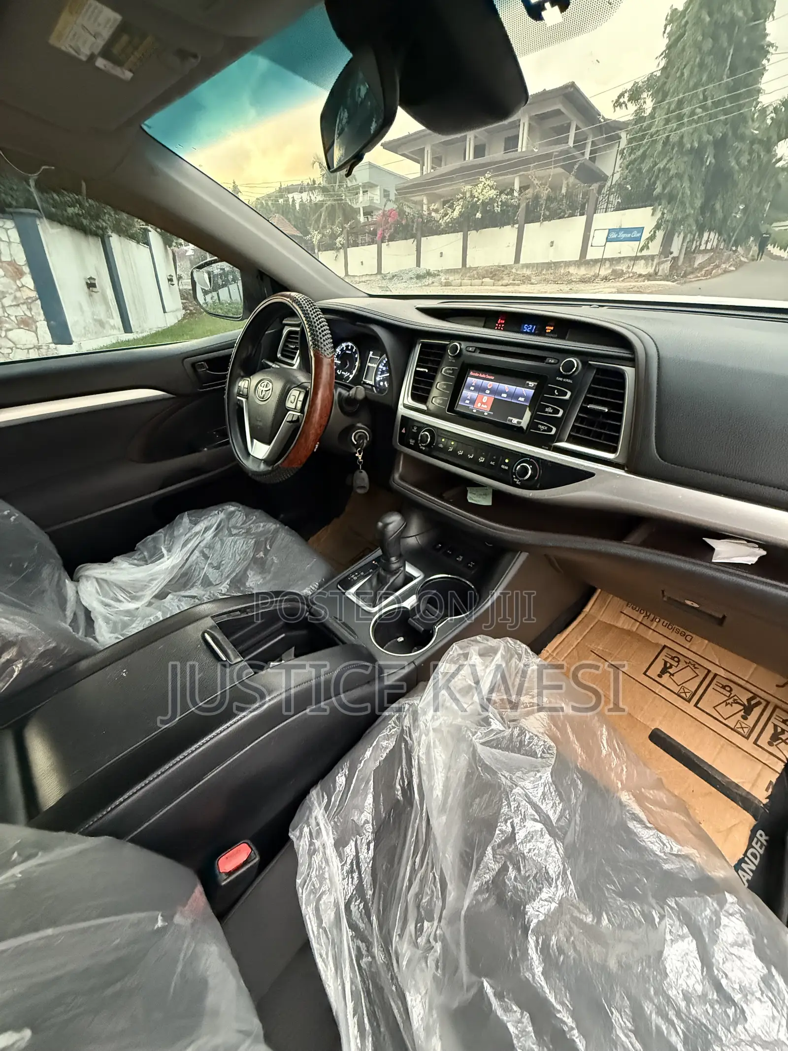 Toyota Highlander LE 4x4 V6 (3.5L 6cyl 8A) 2018 White