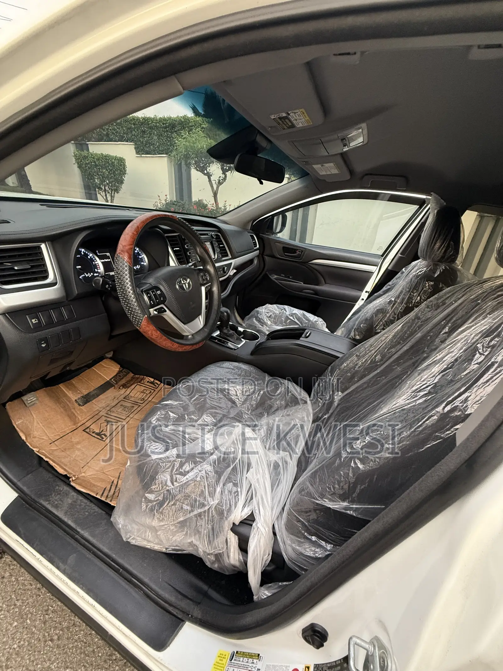 Toyota Highlander LE 4x4 V6 (3.5L 6cyl 8A) 2018 White