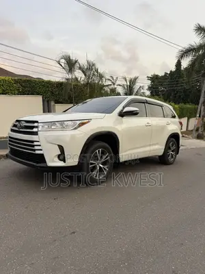 Toyota Highlander LE 4x4 V6 (3.5L 6cyl 8A) 2018 White