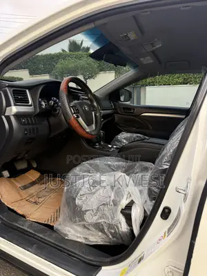 Toyota Highlander LE 4x4 V6 (3.5L 6cyl 8A) 2018 White