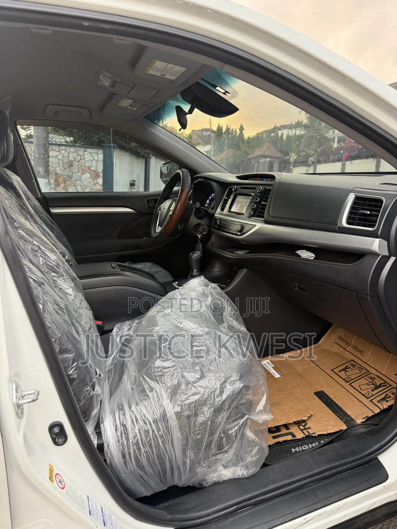 Toyota Highlander LE 4x4 V6 (3.5L 6cyl 8A) 2018 White