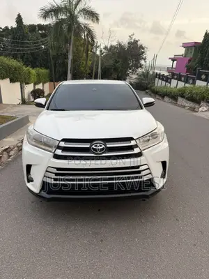 Toyota Highlander LE 4x4 V6 (3.5L 6cyl 8A) 2018 White