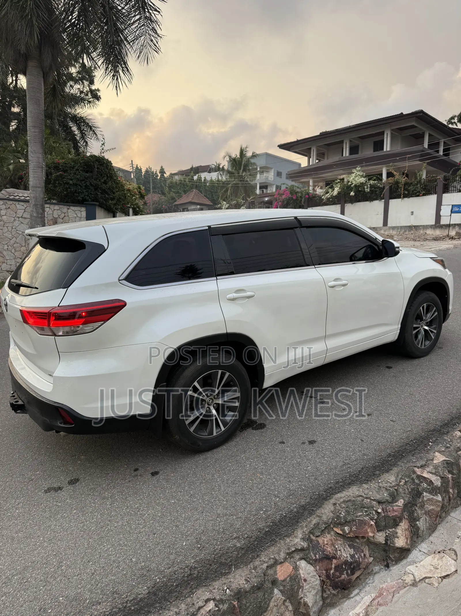 Toyota Highlander LE 4x4 V6 (3.5L 6cyl 8A) 2018 White
