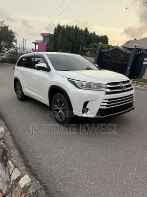 Toyota Highlander LE 4x4 V6 (3.5L 6cyl 8A) 2018 White