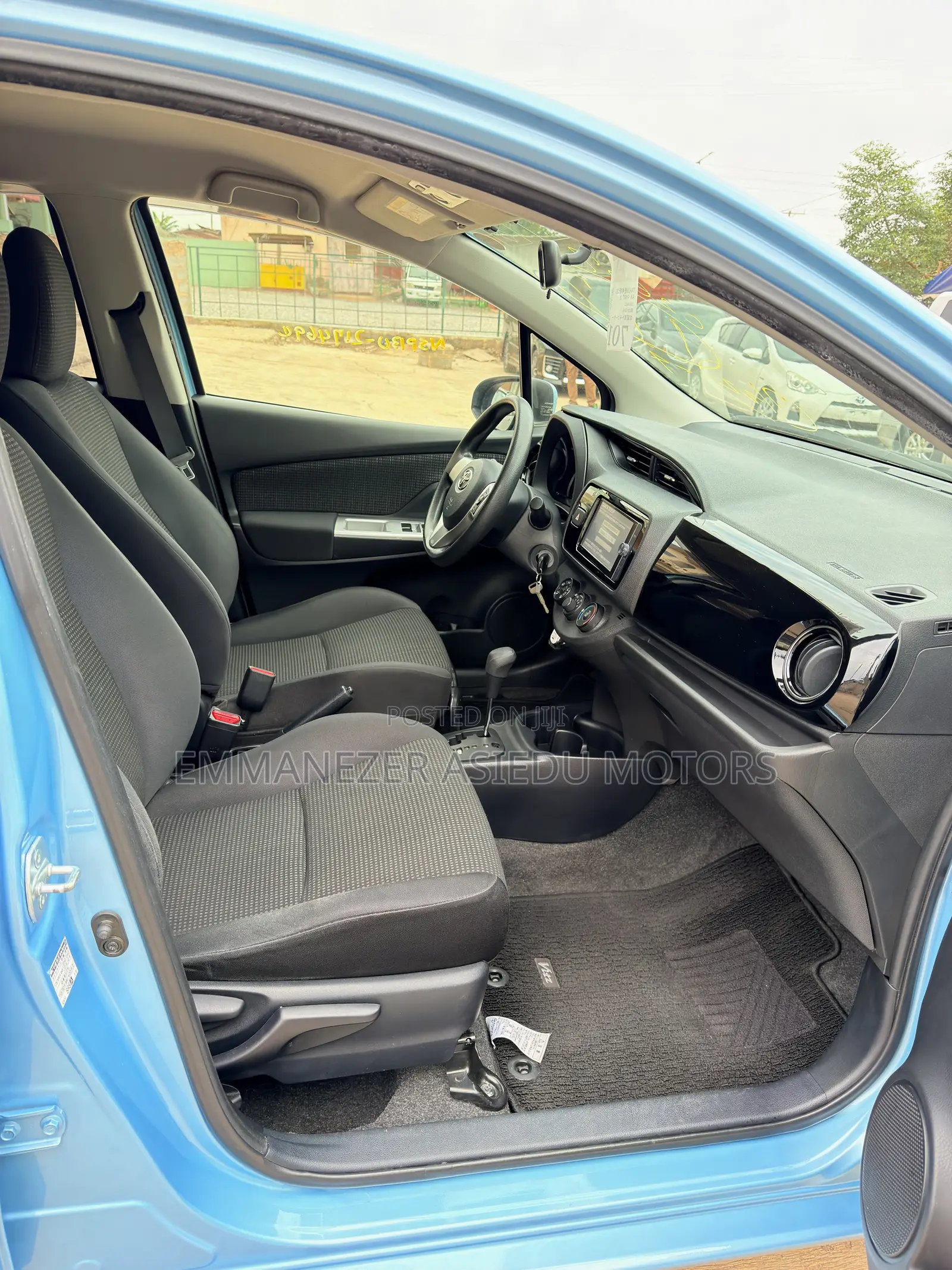 Toyota Vitz 1.3 FWD 5dr 2015 Blue