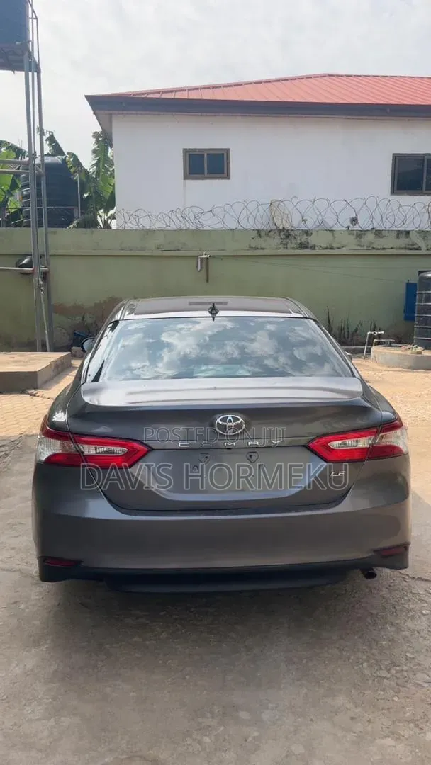 Toyota Camry 2018 Gray