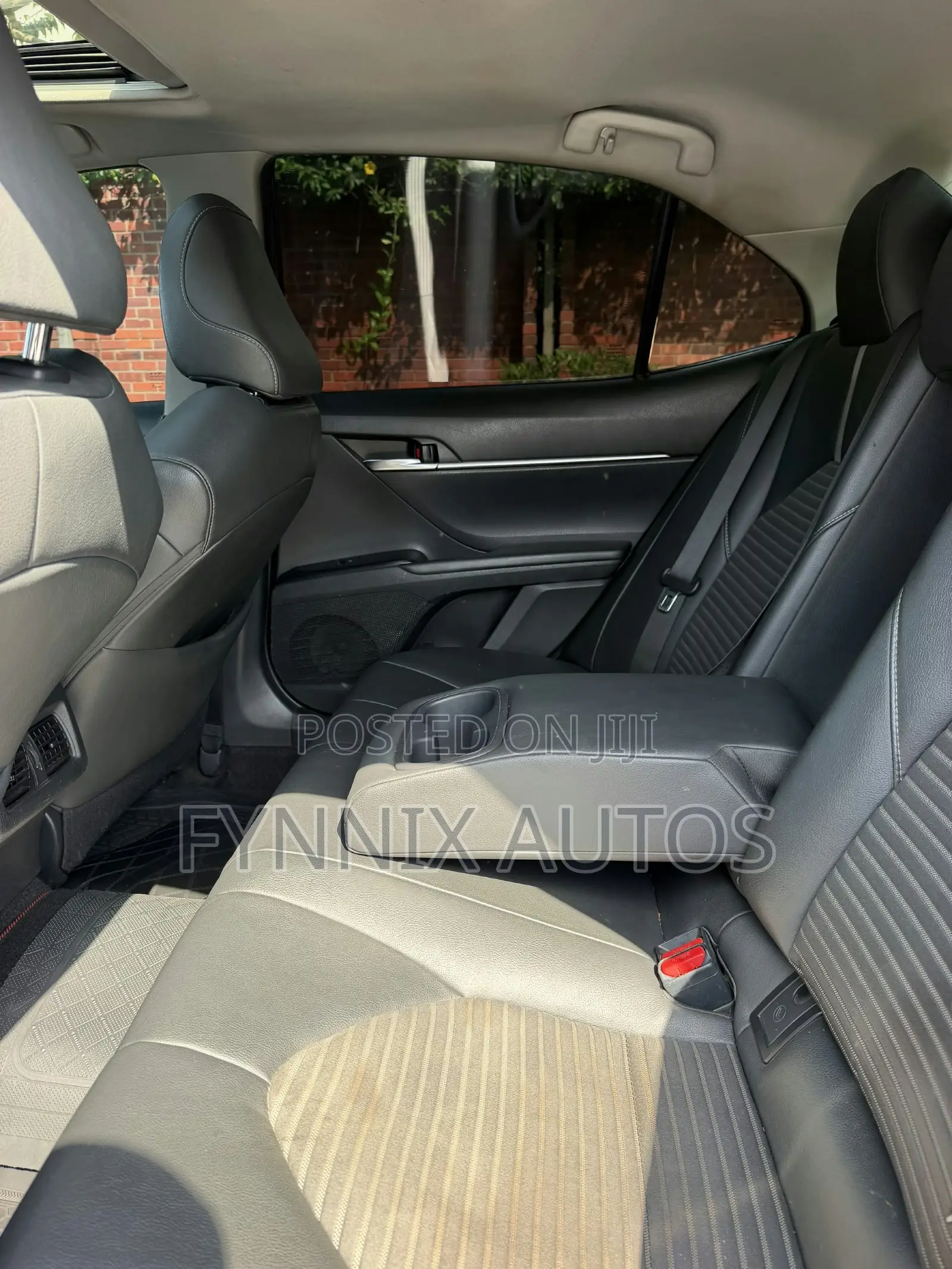 Toyota Camry SE FWD (2.5L 4cyl 8AM) 2018 Gray
